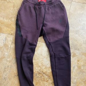 Nike jogger sweatpants wine color women’s preowned small